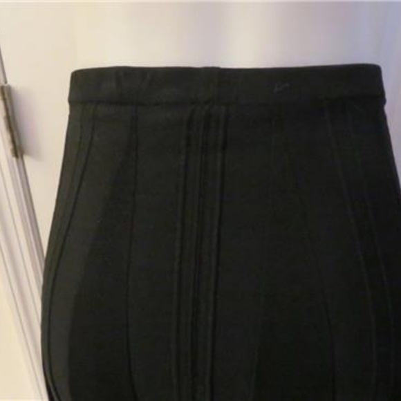 D. EXTERIOR BLACK PLEATED SKIRT SIZE SMALL - Picture 6 of 7
